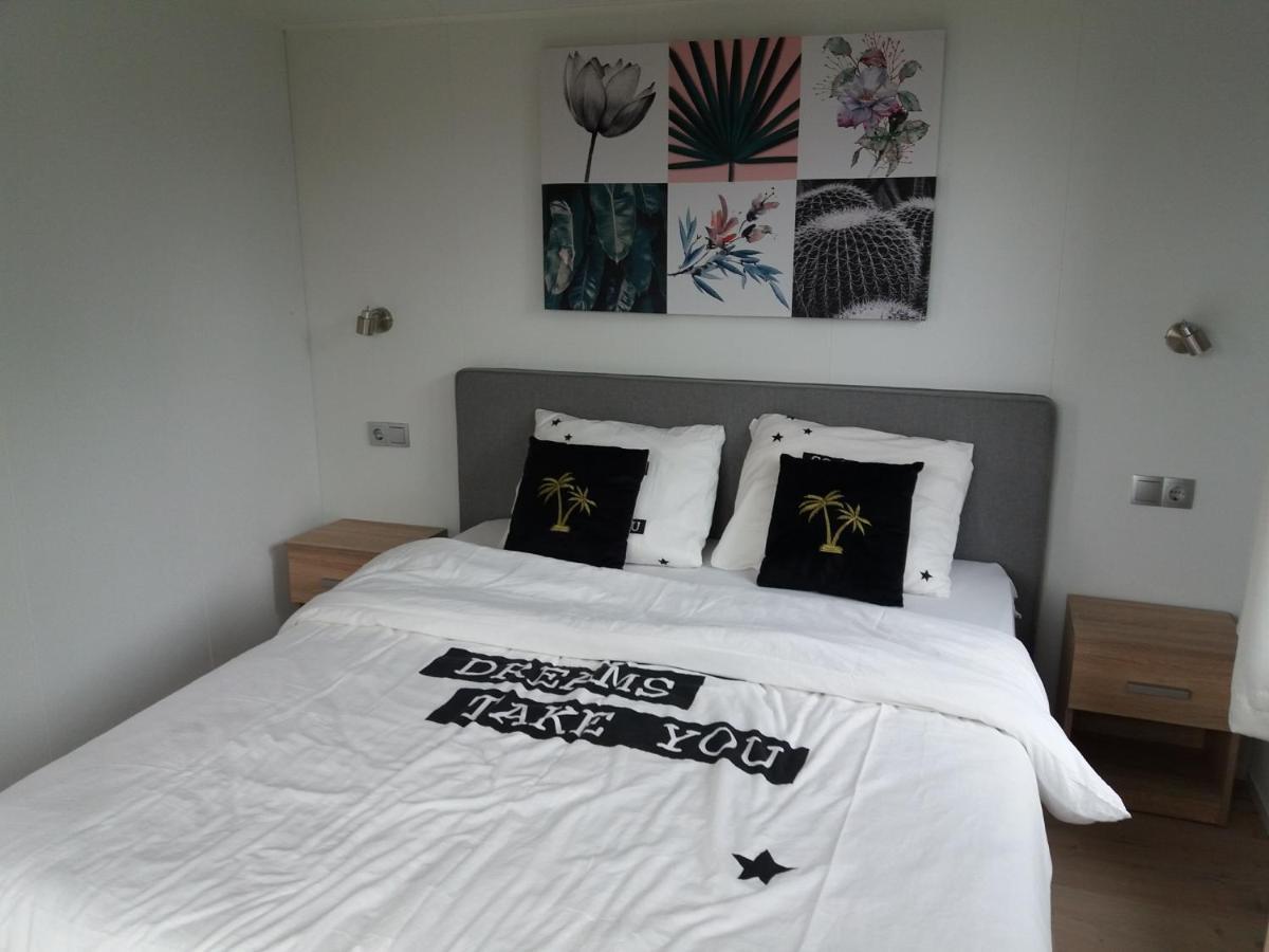 Luxe Bungalow Op Rustig Vakantiepark. Dronrijp Luaran gambar